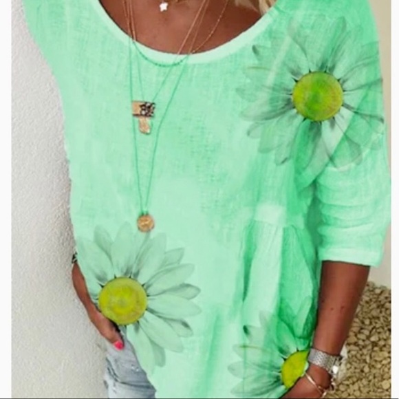 Tops - Flower printed top, new